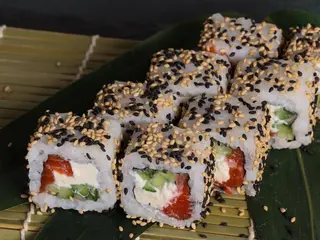 Філадельфія лосось в кунжуті (250g)