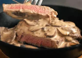 Bife de Vitela Com Molho de Cogumelos