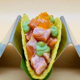 Guacamole Taco (Salmone Scottato, Salsa Guacamole, Tobiko)