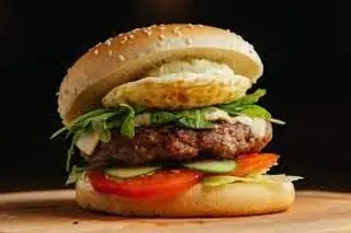 Hamburguer com Brie e Rúcula