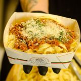 Fettuccine Alfredo i Bolognese sos + Coca Cola + Classic tiramisu