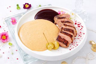 Качина грудка із еспумою з айви (300г)