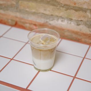 Iced Vanilla Latte (320 Ml.)