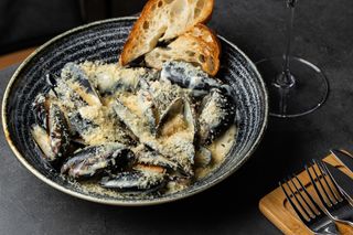 Мідії у вершковому соусі  (400 г)