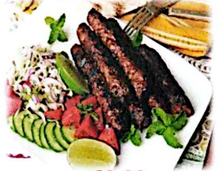 2 Pezzi seekh kebab, insalata e patadine