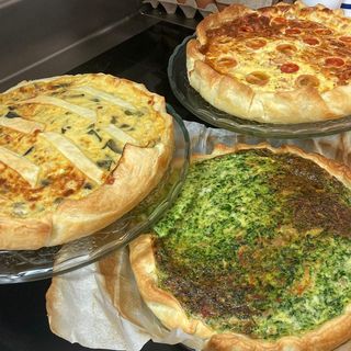 Quiche de jamón serrano, champiñones y queso de cabra