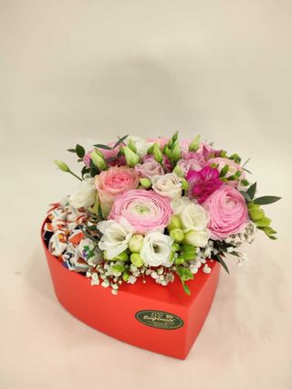 Caixa de Flores Variadas com Rebuçados de Fruta