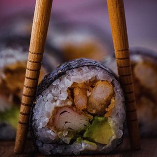 Futomaki Saumon & Crab & Avocat & Fromage