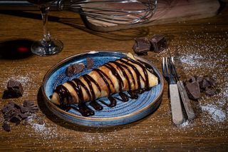 Clătite cu cremă cremă KitKatⓇ cu bucățele de napolitană