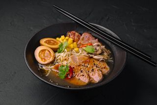 Ramen cu carne de porc și becon