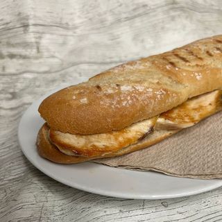 Bocadillo de Pechuga de Pollo a la Plancha