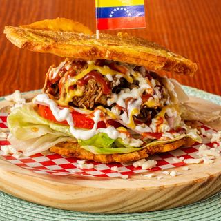 Súper Patacón De Pollo