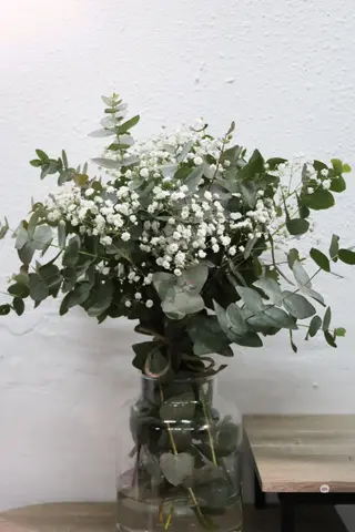 Ramo eucalipto y paniculata blanca