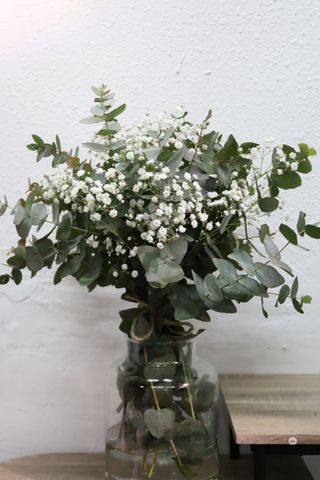 Ramo eucalipto y paniculata blanca