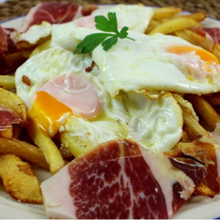 Huevos Rotos Trufados con Paleta Ibérica BEHER
