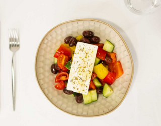 Salata greceasca cu branza feta