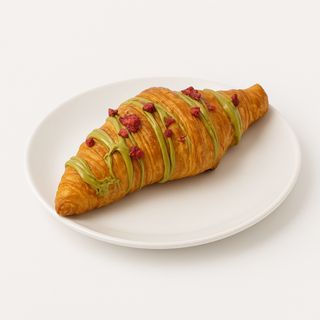 Croissant pistacjowy z posypką malinową