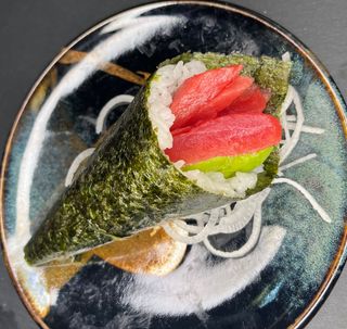 Temaki Atún Con Aguacate