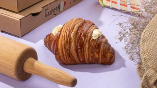 კრუასანი 80 გრ თეთრი კრემით