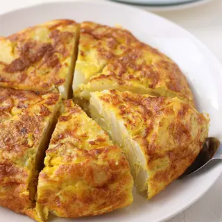 Tortilla de patatas con setas y queso para 5-6 personas