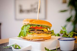 Веган Бургер с кюфте от спанак, водорасли и гъби (300г)