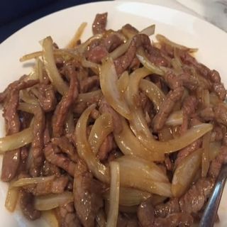 69. Ternera con cebolla