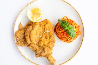 Scaloppina Milanese Con Spaghetti Napoletana