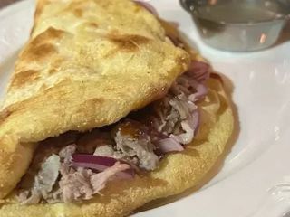 ТОМЛЕНА РУЛЬКА В ПІТІ ЗІ СВІЖИМ ОГІРКОМ (350/60g)