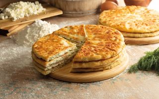 Plăcintă cu brânză de vaci și verdeață