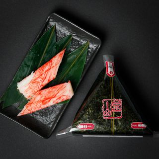 Օնիգիրի խեցգետնի ձողիկներով