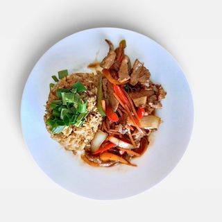 Porc iute si orez prajit cu oua mare