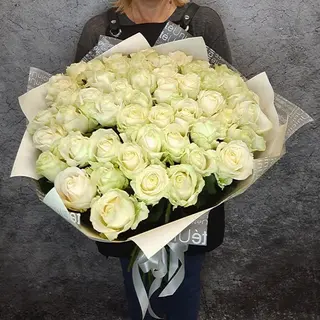 Букет из 51 белой метровой розы