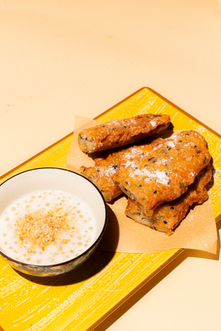 Fritter Banana z sosem kokosowym