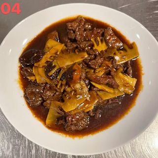 404 Ternera con Bambú y Setas Chinas