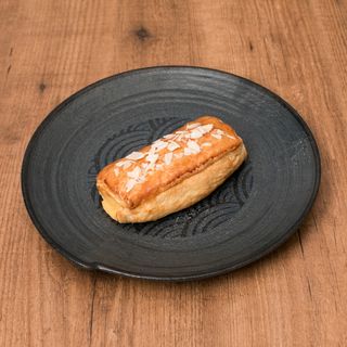 Napolitana rellena de crema