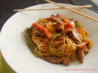 40T. Fideos de arroz con ternera