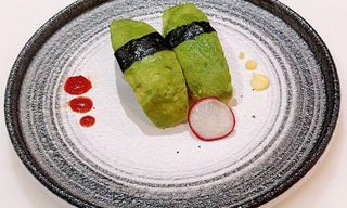 Nigiri de aguacate (2 pzs.)