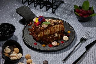 Tort de mere, nuci si caramel (PROMO)