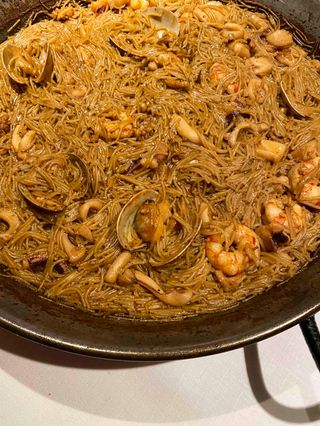 Fideua De Calamares Sepia Y Almejas Gallegas