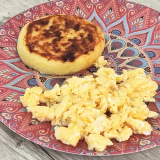 Arepa con queso y huevos