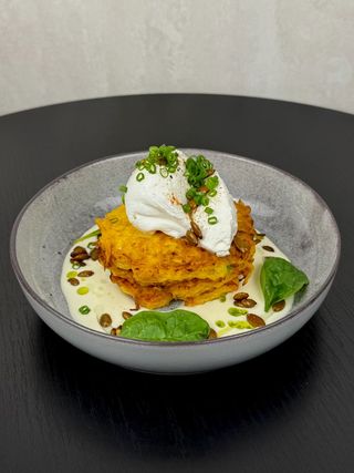 Гарбузові оладки з копченим лососем