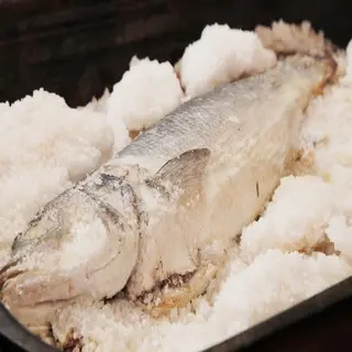 Lubina a la sal