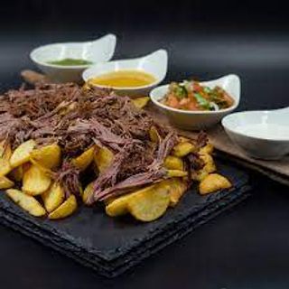 107 Tapa De Papas Bravas Con Carne Mechada