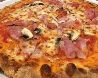 Pizza prosciutto e funghi