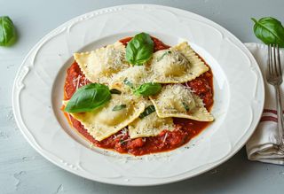 Ravioli z oliwą i czosnkiem