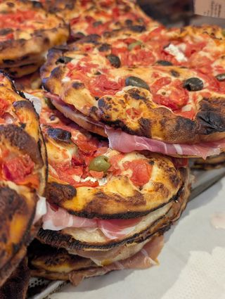 Focaccia barese farcita capocollo di Martina Franca e stracciatella