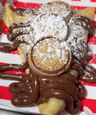 Crêpes con Nutella Ferrero e biscotti Biscuit