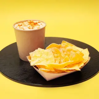 Hummus con nachos