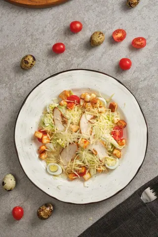 Салат "Цезарь" с курицей (250 г)