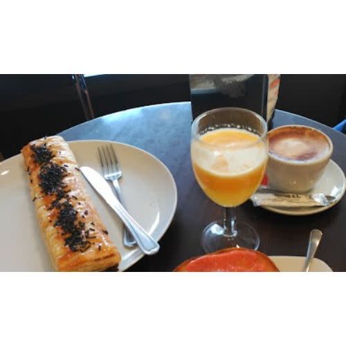 Cafe Más Zumo Más Bolleria 